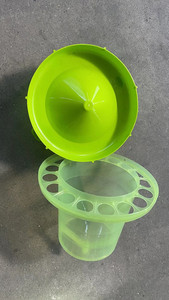 Alimentador de pollos automático verde espesado 12kg Cubo de alimentación de plástico PP de gran capacidad nueva condición para uso agrícola - Product Image 4