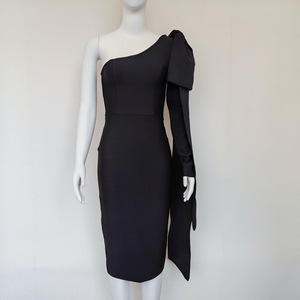 Abito da donna nero monospalla aderente con fiocco, lunghezza al ginocchio, casual, antistatico, in tessuto tinta unita, elegante, per feste diurne - Product Image 2