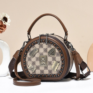 Bolso de Mano Redondo de Lujo para Mujer, Bolso Bandolera de Gran Capacidad con Insignia y Pañuelo de Seda, Bolso Tote para la Playa - Product Image 3