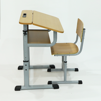Ensemble de mobilier scolaire pour écoles primaires en Roumanie : table et chaise en forme de T, chaise réglable en hauteur, table et chaise pour élèves avec étagère