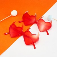 Vente chaude fête euraméricaine Halloween chauve-souris mal lunettes de soleil UV400 à la mode unisexe Punk lunettes blanc en forme de coeur parfait