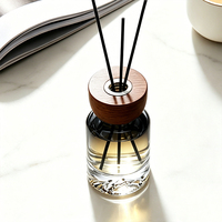 Bouteille en verre diffuseur de parfum personnalisable 110 ml, à base épaisse carrée/cylindrique, dégradé de couleurs, pour l'ambiance montagneuse