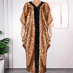 Robes pour femmes Dashiki africaines populaires et élégantes à col en V, imprimées, en polyester satiné, avec fente et sequins - Product Image 5