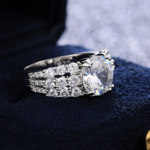 Anello Rotondo da Donna Elegante Stile Occidentale per Feste e Matrimoni, Accessorio da Dito, Regalo - Product Image 4