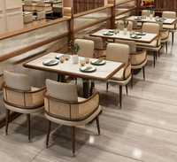 Ensemble table basse et chaises de haute qualité, fauteuil en rotin pour restaurant d'Asie du Sud-Est, adapté aux meubles de restaurant et de café.
