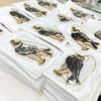 PH177 Nouveauté : Pendentif Aigle Fait Main avec Strass et Patch Drapeau des Émirats Arabes Unis – Ornement Suspendu pour Sacs et Voitures