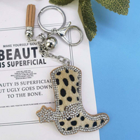 Porte-clés Cheetah Boots avec pompon et perles, pour cowgirls, cadeau d'anniversaire ou de Noël, avec strass et imprimé léopard, pour clés de voiture