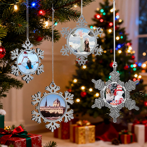 Weihnachtsbaum-Hängeschneeflocke Weihnachtsdekoration Personalisierter UV-Druck Handgefertigte Metall-Weihnachtsornamente Umweltfreundlich - Product Image 1