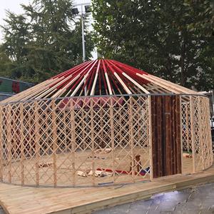 Yurte ronde en bois traditionnelle de Mongolie pour le glamping - Product Image 6