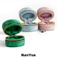 Mini boîte à anneaux ovale en velours avec fermeture éclair, logo personnalisé, rangement portable pour bijoux, pour anneaux et boucles d'oreilles, vente en gros, emballage de bijoux en velours