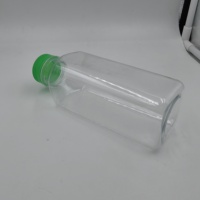 Bouteille de boisson de jus en plastique PET jetable en gros bouteille d'eau en plastique transparente vide mince avec couvercle bouteille de boisson