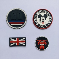 Écussons personnalisés en PVC souple gaufré 3D avec logo, à coudre, lavables, sans nickel, carrés, couleur personnalisée