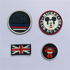 Écussons en caoutchouc souple personnalisés avec logo 3D en relief, étiquettes en PVC - Product Image 5