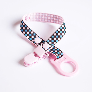 Anneau de fixation en silicone pour sucette de bébé avec anneaux transparents colorés - Product Image 3
