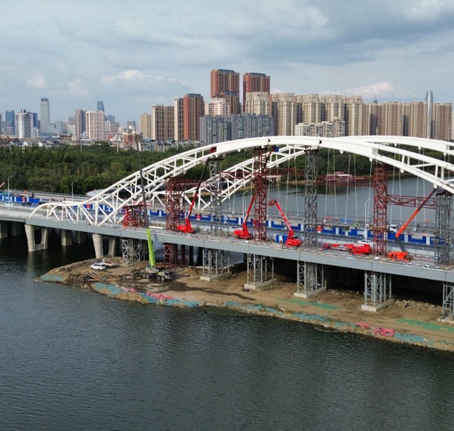 Prefabricated Buildings Steel Truss Bridge With Vibration Dampening System for Smooth Vehicle Passage