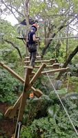 Parc d'aventure en plein air Huajin Jungle : Parcours d'obstacles grand format en bois massif et acier inoxydable pour parents et enfants