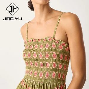 Nouvelle robe midi plissée sans bretelles de luxe à imprimé vert inspirée de la plage, personnalisée, douce, 100% rayonne, robe d'été - Product Image 4