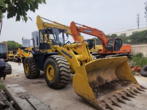 Chargeuse sur pneus Komatsu WA470-6 d'occasion, bon état de fonctionnement, haute qualité, capacité de la benne de 4,2 m, puissance de 203 kW, importée du Japon, en vente - Product Image 2