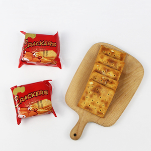 Biscuits à la soude savoureux 70g dans des sacs pratiques, offrant <span class=keywords><strong>trois</strong></span> saveurs et pas de garnitures-Commandes en gros Bienvenue - Product Image 4
