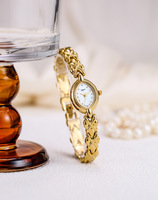 Shell Horloge 2025 Nieuwe Middeleeuwse Gouden Quartz Dames Horloge Verjaardagscadeau Voor Valentijn High-End Mode Polshorloge