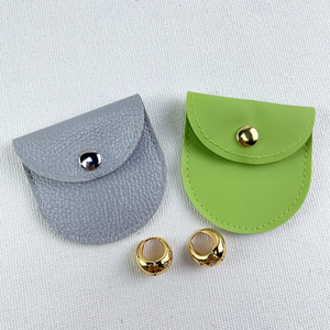 Bolsa de terciopelo con solapa y logotipo personalizado para exhibición de joyas, estuche de piel sintética con botones y logotipo para joyería - Product Image 4