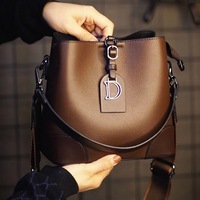 Sac polyvalent en cuir PU pour femmes, nouveau modèle à la mode, sac à bandoulière portable de grande capacité, sac seau