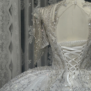 Vestido de Novia Moderno Wx293 con Escote Corazón, Estilo Europeo, Cola Capilla, Apliques Florales, Espalda Descubierta y Sexy - Product Image 4