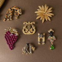Baroque istana uniseks rubah kucing Enamel bros Pin wanita pria pakaian klasik mantel lencana korsase Pin