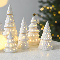 Weißer Keramik-LED-Weihnachtsbaum Tischdekoration Porzellan-Weihnachtsbaum-Ornament für Schreibtisch Regal Kaminsims Geschenk