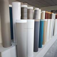 Film de recouvrement PVC à texture tissée décorative, imperméable et résistant aux rayures pour portes d'armoires, panneaux muraux et projets de rénovation intérieure