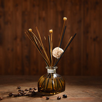 Luxuriöser Raumduft-Diffusor mit Geschenkbox Vintage Bernsteinfarbene Glasflasche Heimduft Aromatherapie-Öl-Set für Hoteldekoration Großhandel OEM