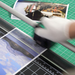 Affiche <span class=keywords><strong>photo</strong></span> de célébrité imprimée <span class=keywords><strong>à</strong></span> l'encre sur carton sans acide avec micro-pulvérisation, encadrée et <span class=keywords><strong>d</strong></span>écorative - Product Image 3