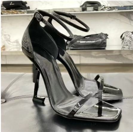 หนังแล็กเกอร์ส้นสีดำ10ซม