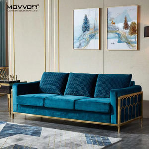 طقم أريكة عصري من القماش المخملي بتصميم فاخر معاصر مع لمسات ذهبية من الفولاذ المقاوم للصدأ للاستخدام في الشقق والفنادق - Product Image 1