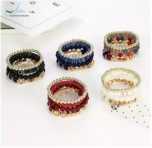Nuevo Fondo Summer Vogue Relaxed Diamond Horn Pulseras para mujeres Venta caliente Actuado Papel Eurbamerican para regalo - Product Image 1