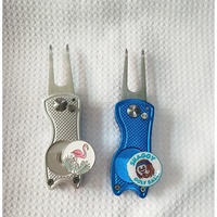 Accessoires de golf en gros : Outil de réparation de divots de golf en métal, pliable type couteau à lame escamotable, avec marqueur de balle magnétique vierge personnalisable