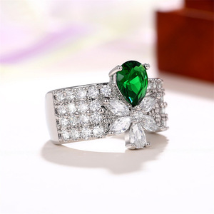Anello Floreale a Goccia di Lusso per Donne, Gioiello da Dito Scintillante e alla Moda - Product Image 6