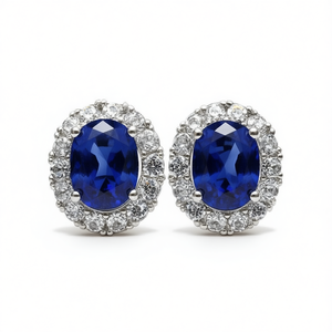 Boucles d'oreilles en or blanc saphir taille ovale avec halo de diamants, classiques pour femme, certifiées GIA - Product Image 1