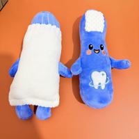 Jouet en peluche OEM ODM pour animaux de compagnie, jouet de dentition adapté aux animaux, lapin en peluche en forme de gâteau, design de dessin animé, avec couineur et sonnette intégrés
