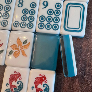 Juego de Mahjong Americano de Lujo Moderno de 4 Capas de Acrílico, para Uso Doméstico, con Fichas de Mahjong Pintadas a Mano con Diseño Floral, Portátiles - Product Image 3