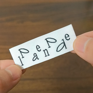 Thấp Moq Cổ Vải Sang Trọng Mật Độ Cao May Dệt Nhãn Tùy Chỉnh T Áo Sơ Mi Quần Jean Giày Túi Vải Thương Hiệu Riêng Logo Tag Dệt - Product Image 3