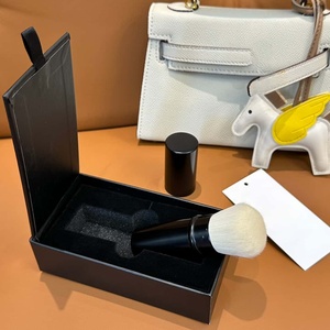 สไตล์คลาสสิก แม้แต่การแต่งหน้าก็ไม่ทิ้งร่องรอยใดๆ ดีไซน์การจัดเก็บที่สะดวก แปรงแต่งหน้าที่เรียบง่ายและประณีต - Product Image 6