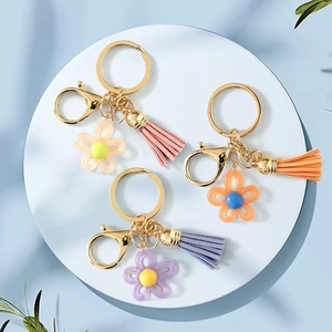 Porte-clés esthétique en résine à motif floral vintage français, pendentif de sac à pompon, accessoire de sac à dos de dessin animé de niche, cadeau personnalisé pour lui - Product Image 4