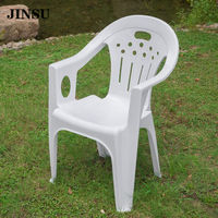 Vente en gros Grande chaise de jardin empilable en plastique PP Chaise en plastique blanche de haute qualité