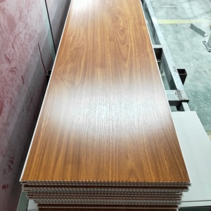 China Material decorativo Laminado Marrón PVC <span class=keywords><strong>Madera</strong></span> Panel de pared plana Paneles de PVC para Interior - Product Image 6