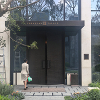 Porte d'entrée automatique électrique haut de gamme en laiton sculpté, à double battant, avec capteur, pour projets de villas et d'hôtels