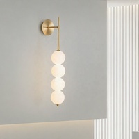 Lampe murale moderne nordique en fer avec bande LED et lumière chaude pour la décoration de la chambre à coucher et du salon