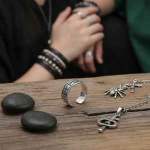 Vendita Calda all'Ingrosso di Gioielli Boho da Donna, Anello Aperto di Tendenza con Intarsio a Forma di Ragno, Serpente e Croce, Stile Hip-Hop per Coppie - Product Image 3