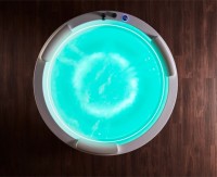 Baignoire à remous en acrylique avec massage à remous 3,5 HP, 18 buses lumineuses, éclairage LED double anneau et connectivité Bluetooth