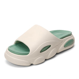 Pantuflas de suela gruesa al por mayor de fábrica para el verano, duraderas y antideslizantes, modernas y a la moda, ideales para uso doméstico. - Product Image 4